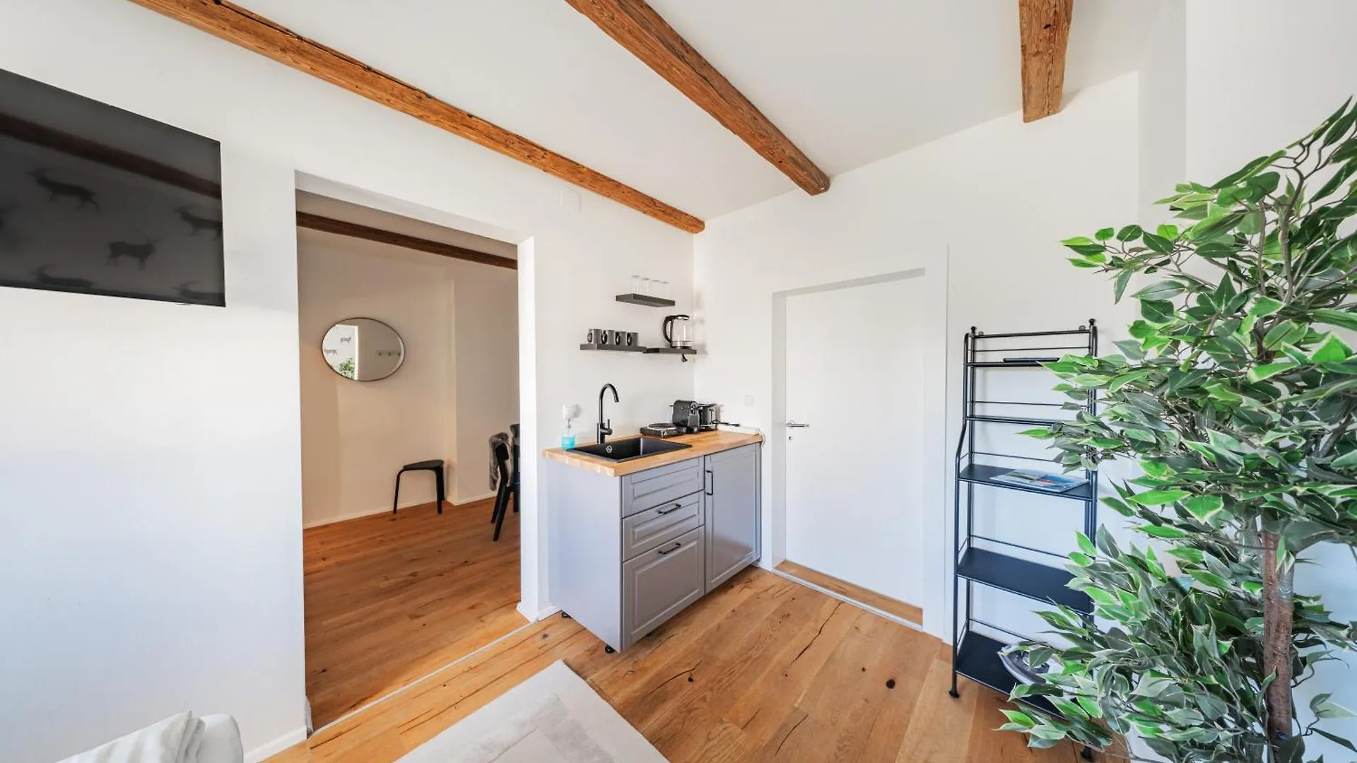 Innsbruck City Chalet 0*,
